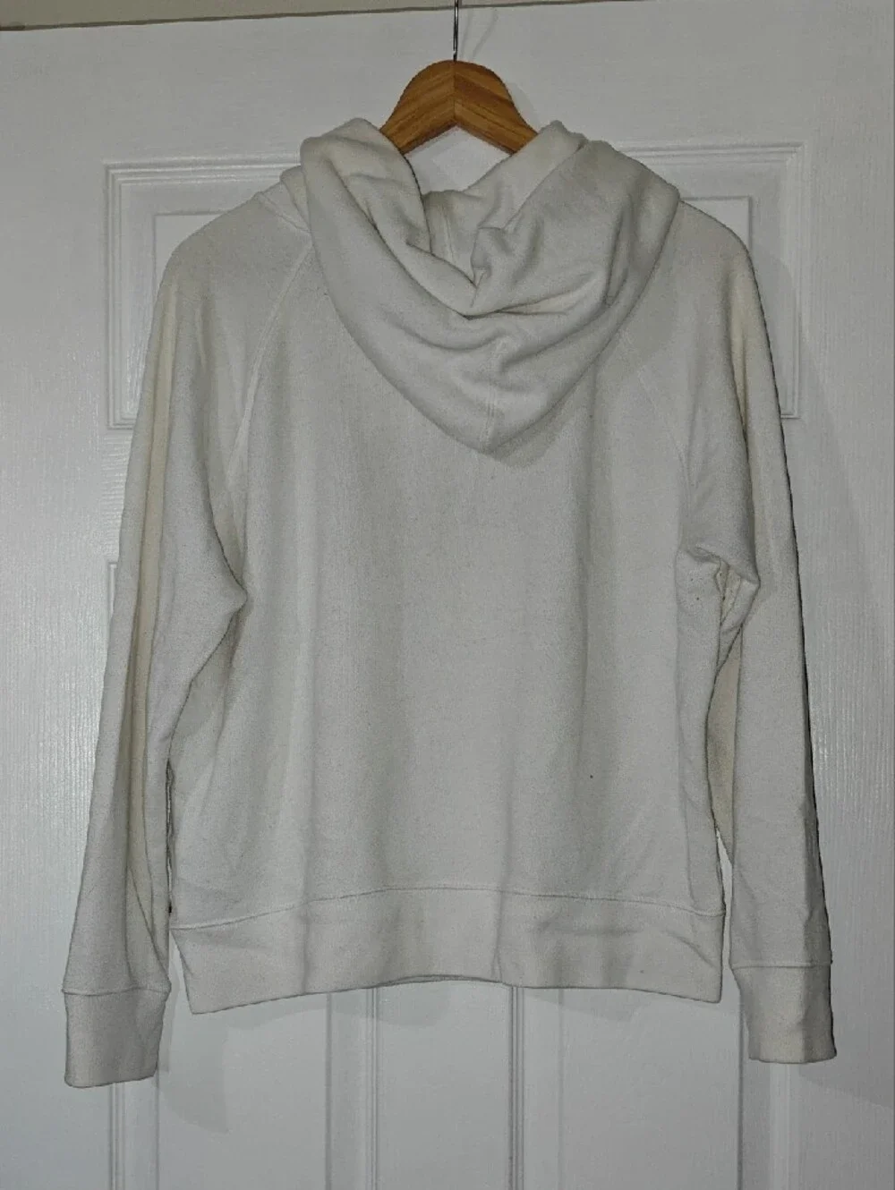 Levi's White Hoodie with Red Logo - Unisex Pullover